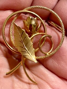 Vintage Gold Floral Leaf Brooch for Women